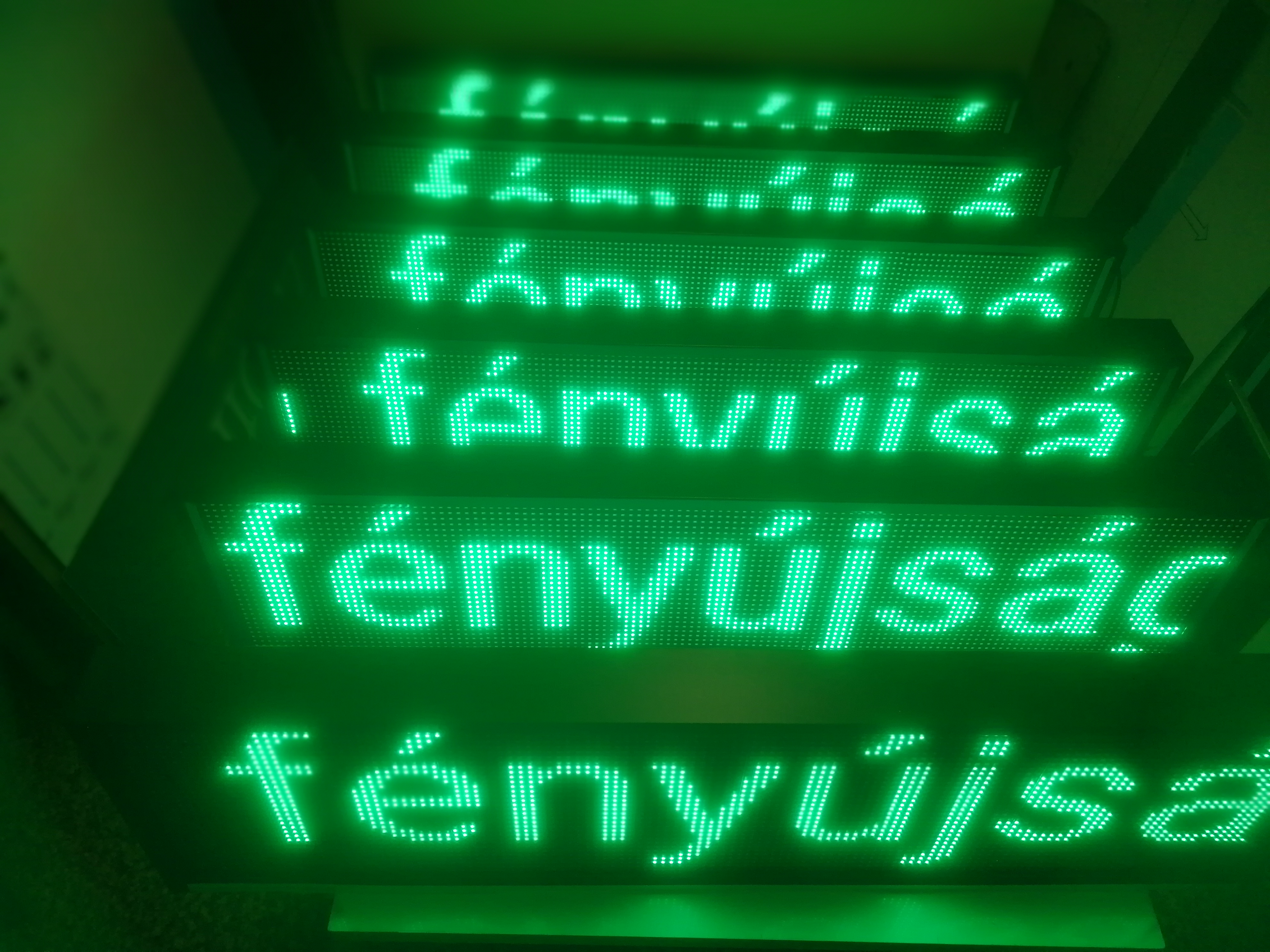 LED_fenyujsag_programozhato_LED_tabla